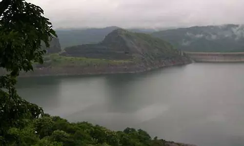 മഴയും നീരൊഴുക്കും ശക്തമായ സാഹചര്യത്തിൽ ഇടമലയാർ ഡാമിന്റെ ഷട്ടർ ഉടൻ അടയ്ക്കില്ല