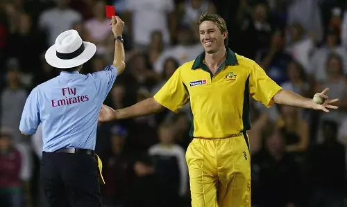 ക്രിക്കറ്റിലും ഇനി ചുവപ്പ് കാര്‍ഡ്