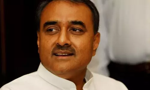 മന്ത്രിസ്ഥാനം സംബന്ധിച്ച് എന്സിപി നേതാക്കള് എകെജി സെന്ററിലെത്തി ചര്ച്ച നടത്തി മന്ത്രിസ്ഥാനം സംബന്ധിച്ച് എന്സിപി നേതാക്കള് എകെജി സെന്ററിലെത്തി ചര്ച്ച നടത്തി