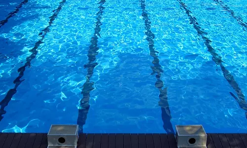 നീന്തല്‍ കുളത്തിന്റെ സ്ഥലം കൈയേറിയതായി പരാതി