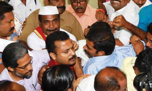 മേയര്‍ വികെ പ്രശാന്തിന്റെ നേതൃത്വത്തില്‍ ബി.ജെ.പി അംഗങ്ങളെ മര്‍ദ്ദിച്ചെന്ന് പൊലീസിന്റെ എഫ്‌ഐആര്‍