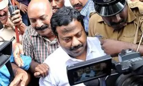 വ്യവസായിയെ തട്ടിക്കൊണ്ട് പോയ കേസ്: സക്കീര് ഹുസൈന് ജാമ്യം വ്യവസായിയെ തട്ടിക്കൊണ്ട് പോയ കേസ്: സക്കീര് ഹുസൈന് ജാമ്യം