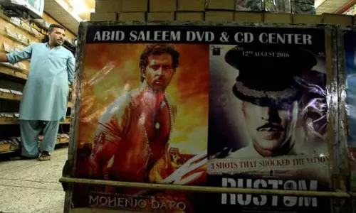 ഇന്ത്യന് സിനിമകള്ക്ക് ഏര്പ്പെടുത്തിയിരുന്ന വിലക്ക് പാക്കിസ്ഥാന് നീക്കി ഇന്ത്യന് സിനിമകള്ക്ക് ഏര്പ്പെടുത്തിയിരുന്ന വിലക്ക് പാക്കിസ്ഥാന് നീക്കി