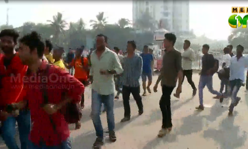 ഐഎസ്എല്‍ വേദിക്ക് പുറത്ത് തിരക്ക് നിയന്ത്രിക്കാനാവാതെ പൊലീസ്