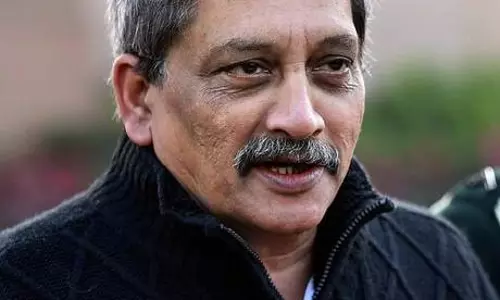 ഇന്ത്യയെ പൂര്‍ണമായി കാഷ്‍ലെസ് ആക്കാന്‍ കഴിയില്ലെന്ന് പ്രതിരോധമന്ത്രി