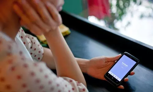 ഫേസ്ബുക്ക് ഒഴിവാക്കൂ, മാനസികാരാഗ്യം മെച്ചപ്പെടും...