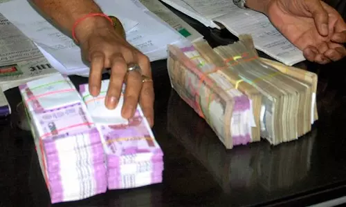 നോട്ട് അസാധുവാക്കല്‍: യുപിയില്‍ ജനരോഷം മറികടക്കാന്‍ സര്‍ക്കാര്‍ പണം ഒഴുക്കുന്നതായി റിപ്പോര്‍ട്ട്