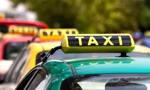 ഓണ്ലൈന് ടാക്സി സര്വ്വീസിന് പോലീസ് സംരക്ഷണമില്ല: ഹരജി ഇന്ന് കോടതിയില് ഓണ്ലൈന് ടാക്സി സര്വ്വീസിന് പോലീസ് സംരക്ഷണമില്ല: ഹരജി ഇന്ന് കോടതിയില്