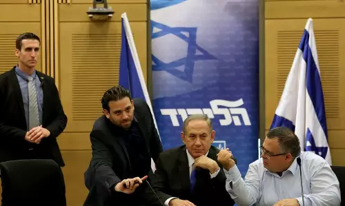 അഴിമതിക്കേസില് നെതന്യാഹുവിനെ പൊലീസ് ചോദ്യം ചെയ്തു അഴിമതിക്കേസില് നെതന്യാഹുവിനെ പൊലീസ് ചോദ്യം ചെയ്തു