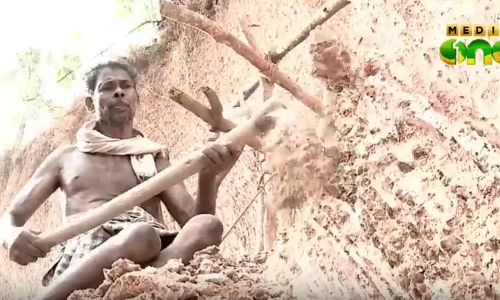 മലവെട്ടി റോഡുണ്ടാക്കിയ ശശിയേട്ടന് മുച്ചക്ര വാഹനവുമായി സോഷ്യല്‍ മീഡിയ കൂട്ടായ്മ