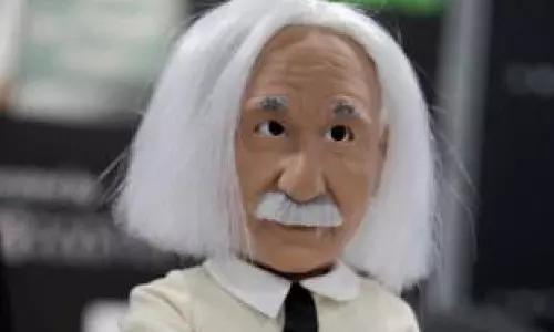 ആല്‍ബര്‍‌ട്ട് ഐന്‍സ്റ്റീനെ തിരികെ കൊണ്ടുവന്ന് ഹാന്‍സന്‍ റോബോട്ടിക്സ്