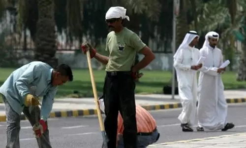 കുവൈത്തില് പ്രവാസികള്ക്ക് മേല് കടുത്ത നിയന്ത്രണം വരുന്നു; ആശ്രിത വിസക്കുള്ള ശമ്പളപരിധി ഉയര്ത്തും കുവൈത്തില് പ്രവാസികള്ക്ക് മേല് കടുത്ത നിയന്ത്രണം വരുന്നു; ആശ്രിത വിസക്കുള്ള ശമ്പളപരിധി ഉയര്ത്തും