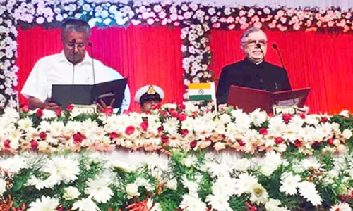 പിണറായി മന്ത്രിസഭ അധികാരമേറ്റു പിണറായി മന്ത്രിസഭ അധികാരമേറ്റു