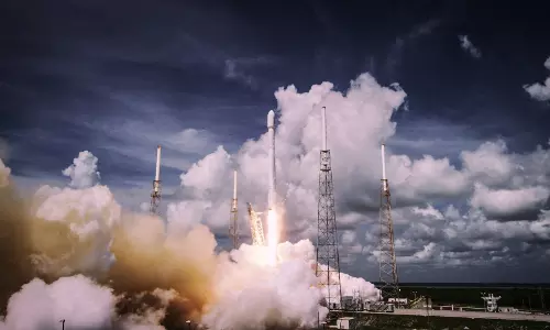 ബഹിരാകാശ കുതിപ്പിന് വീണ്ടും സ്പേസ് എക്സ് ബഹിരാകാശ കുതിപ്പിന് വീണ്ടും സ്പേസ് എക്സ്