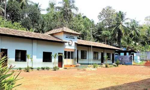 മലാപ്പറമ്പ് എയുപി സ്കൂള്‍ 27നകം അടച്ചുപൂട്ടണമെന്ന് കോടതി; സമരം ശക്തമാക്കി സമരസമിതി