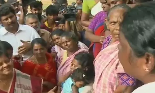 മൂന്ന് സെന്റ് ഭൂമിയും വീടുവെക്കാന് 2 ലക്ഷം രൂപയും: മത്സ്യത്തൊഴിലാളികള്ക്ക് ആശ്വാസം പകര്ന്ന് മെഴ്സിക്കുട്ടിയമ്മ മൂന്ന് സെന്റ് ഭൂമിയും വീടുവെക്കാന് 2 ലക്ഷം രൂപയും: മത്സ്യത്തൊഴിലാളികള്ക്ക് ആശ്വാസം പകര്ന്ന് മെഴ്സിക്കുട്ടിയമ്മ