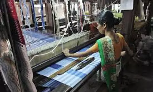 കണ്ണൂരിലെ തറികളില്‍ നെയ്തെടുക്കുന്ന കലാവിരുത്