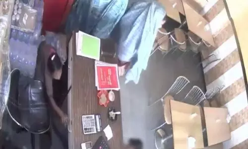 സിസിസിടിവിയില് കളവ് തെളിഞ്ഞു; കുറ്റവാളിയെ കണ്ട് പൊലീസ് ഞെട്ടി സിസിസിടിവിയില് കളവ് തെളിഞ്ഞു; കുറ്റവാളിയെ കണ്ട് പൊലീസ് ഞെട്ടി