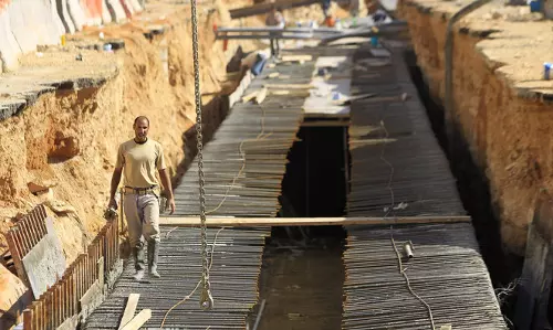 സൌദിയില് പകല് സമയത്ത് ജോലി ചെയ്യുന്നതിനുള്ള വിലക്ക് ജൂണ് 15 മുതല് പ്രാബല്യത്തില് വരും സൌദിയില് പകല് സമയത്ത് ജോലി ചെയ്യുന്നതിനുള്ള വിലക്ക് ജൂണ് 15 മുതല് പ്രാബല്യത്തില് വരും