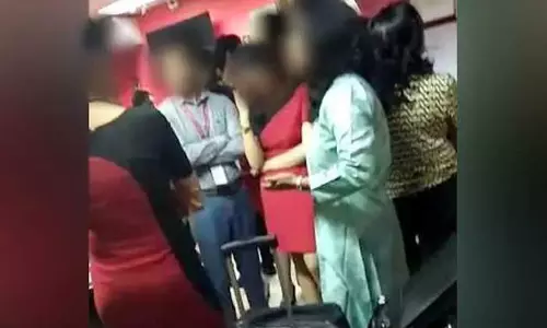 ദുബൈ - മുംബൈ വിമാനത്തിന്റെ ടയര് പൊട്ടിയതിനെ തുടര്ന്ന് അടിയന്തരമായി നിലത്തിറക്കി ദുബൈ - മുംബൈ വിമാനത്തിന്റെ ടയര് പൊട്ടിയതിനെ തുടര്ന്ന് അടിയന്തരമായി നിലത്തിറക്കി