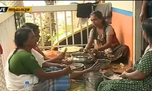 കുട്ടനാട്ടില്‍ വെള്ളം ഇറങ്ങിത്തുടങ്ങി; ദുരിതാശ്വാസ പ്രവര്‍ത്തനങ്ങള്‍ സജീവം