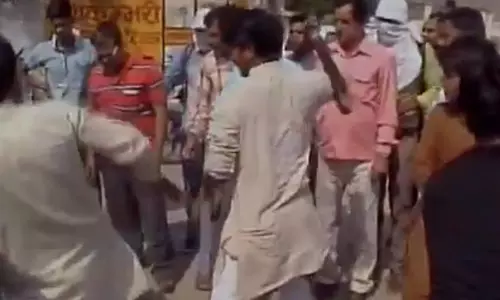 ബജ്റംഗദളിന്റെ ആയുധ പരിശീലന പരിപാടി: ഒരാള് അറസ്റ്റില് ബജ്റംഗദളിന്റെ ആയുധ പരിശീലന പരിപാടി: ഒരാള് അറസ്റ്റില്