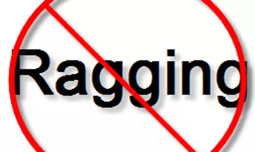 കോഴിക്കോട് പോളി വിദ്യാര്ഥിക്ക് സീനിയര് വിദ്യാര്ഥികളുടെ ക്രൂര മര്ദനം കോഴിക്കോട് പോളി വിദ്യാര്ഥിക്ക് സീനിയര് വിദ്യാര്ഥികളുടെ ക്രൂര മര്ദനം