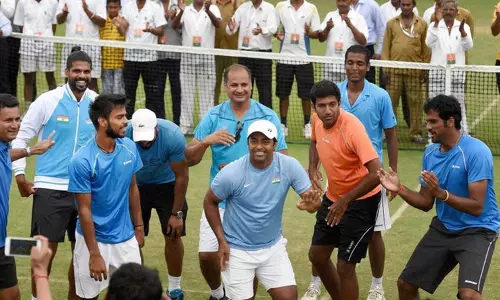 ‘ജിലേബി ഡാന്‍സു’മായി ലിയാന്‍ഡര്‍ പേസും സംഘവും