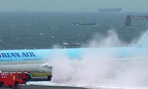 പറന്നുയരാനിരുന്ന വിമാനത്തിന്‍റെ എഞ്ചിന് തീ പിടിച്ചു; വന്‍ ദുരന്തം ഒഴിവായി