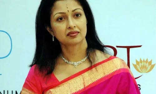 ജയലളിതയുടെ മരണത്തിനും ശശികല ഉത്തരം പറയണം: ഗൗതമി