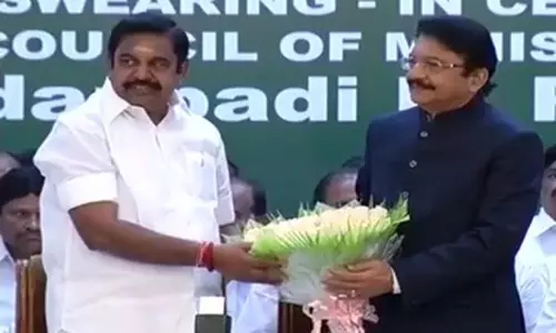 പളനിസാമി തമിഴ്നാട് മുഖ്യമന്ത്രിയായി അധികാരമേറ്റു പളനിസാമി തമിഴ്നാട് മുഖ്യമന്ത്രിയായി അധികാരമേറ്റു