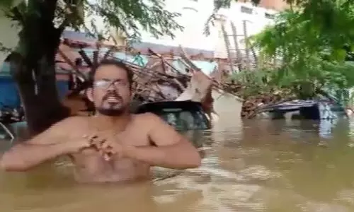 മരിച്ചിട്ട് മൂന്നു ദിവസം മൃതദേഹങ്ങള്‍ കെട്ടിടത്തിനുള്ളില്‍, പ്രതിഷേധവുമായി യുവാവ്