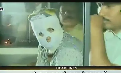 നടിയെ ആക്രമിച്ച കേസ്: പള്സര് സുനിയുടെ സുഹൃത്ത് ചാര്ളി കൂട്ടുപ്രതി നടിയെ ആക്രമിച്ച കേസ്: പള്സര് സുനിയുടെ സുഹൃത്ത് ചാര്ളി കൂട്ടുപ്രതി