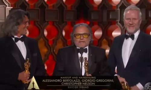 ഞാന് കുടിയേറ്റക്കാരനാണ്; ഓസ്കാര് വേദിയില് ട്രംപിന് മറുപടി ഞാന് കുടിയേറ്റക്കാരനാണ്; ഓസ്കാര് വേദിയില് ട്രംപിന് മറുപടി