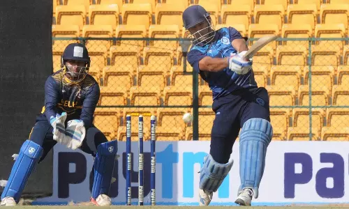 നൂറിന്‍റെ തിളക്കത്തോടെ ഝാര്‍ഖണ്ഡിനെ വിജയത്തിലേക്ക് നയിച്ച് ധോണി