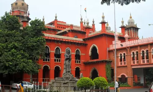 പൊലീസുകാരുടെ ദാസ്യപ്പണിക്കെതിരെ മദ്രാസ് ഹൈക്കോടതി പൊലീസുകാരുടെ ദാസ്യപ്പണിക്കെതിരെ മദ്രാസ് ഹൈക്കോടതി