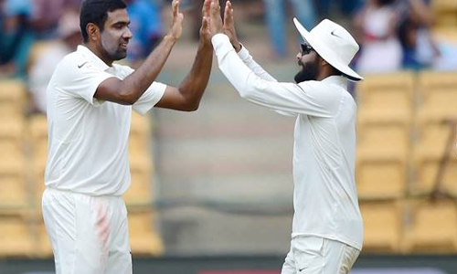 ടെസ്റ്റ് ബൌളിങ്ങ് റാങ്കിങ്; ഒന്നാം സ്ഥാനത്ത് അശ്വിനും ജഡേജയും 