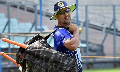 മൂന്നാം ടെസ്റ്റിന് വേദിയാവുന്ന റാഞ്ചിയില്‍ ധോണിയുടെ അപ്രതീക്ഷിത സന്ദര്‍ശനം; പിച്ചൊരുക്കുന്നതില്‍ ഇടപെട്ടോ?