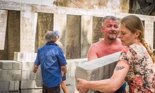 മുംബൈ സെന്ട്രല് സ്റ്റേഷനില് സ്ത്രീകള്ക്കായി കക്കൂസ് നിര്മിക്കാന് നോര്വെ സംഘം മുംബൈ സെന്ട്രല് സ്റ്റേഷനില് സ്ത്രീകള്ക്കായി കക്കൂസ് നിര്മിക്കാന് നോര്വെ സംഘം