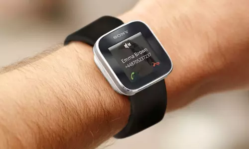 ലോകം സ്‍മാര്‍ട്ട് വാച്ചുകള്‍ക്ക് പിന്നാലെ