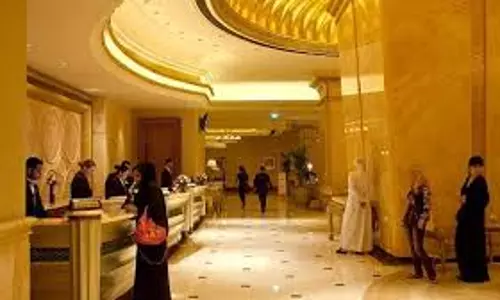 അബൂദാബി ഹോട്ടല്‍ താമസത്തിന് ബില്ലിന് പുറമെ ഇനി മുനിസിപ്പാലിറ്റി ഫീസും ടൂറിസം ഫീസും