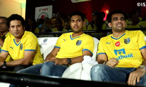 കേരളാ ബ്ലാസ്റ്റേഴ്സിനെ സ്വന്തമാക്കാന് ചിരഞ്ജീവിയും നാഗാര്ജുനയും കേരളാ ബ്ലാസ്റ്റേഴ്സിനെ സ്വന്തമാക്കാന് ചിരഞ്ജീവിയും നാഗാര്ജുനയും