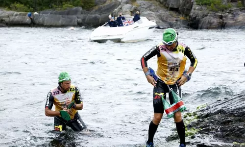 കയറുകൊണ്ട് ബന്ധിച്ച് 39 കിമീ ഓട്ടം അഞ്ച് കിലോമീറ്റര് നീന്തല്: കായികതാരങ്ങള്ക്ക് വെല്ലുവിളിയായ സ്വിം റണ്ണിന് തുടക്കം കയറുകൊണ്ട് ബന്ധിച്ച് 39 കിമീ ഓട്ടം അഞ്ച് കിലോമീറ്റര് നീന്തല്: കായികതാരങ്ങള്ക്ക് വെല്ലുവിളിയായ സ്വിം റണ്ണിന് തുടക്കം