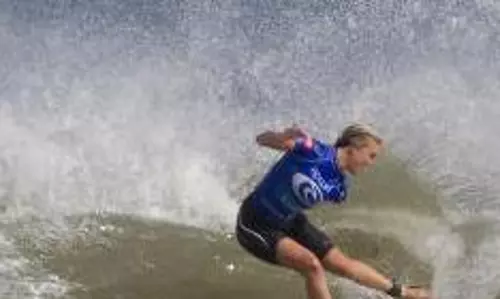 ലോക സര്‍ഫ് ലീഗിലെ ഫിജി വുമണ്‍സ് പ്രോയില്‍ അമേരിക്കയുടെ ബെഥാനി ഹാമില്‍ട്ടണ്‍ മൂന്നാം സ്ഥാനത്ത്