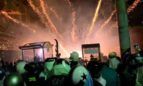 ആഘോഷ വേളകളില്‍ പടക്കവും കരിമരുന്നും ഉപയോഗിക്കുന്നതിനെതിരെ ദുബൈ പൊലീസിന്റെ ബോധവല്‍ക്കരണ പരിപാടി