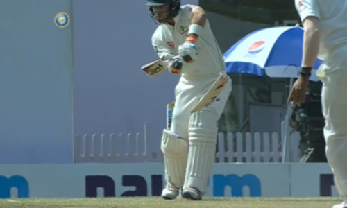 മാക്സ്‍വെല്ലിന്‍റെ ബാറ്റ് രണ്ടായി ഒടിച്ച് ഉമേഷ് യാദവ്