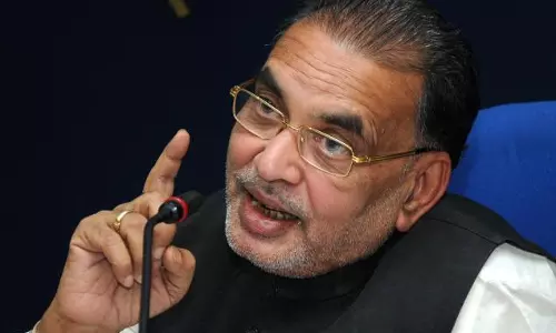 വിലവര്ധനക്കെതിരെ ഇതിഹാസങ്ങളെ ഉദ്ധരിച്ചുള്ള കേന്ദ്രമന്ത്രിയുടെ മറുപടി വിവാദമാകുന്നു വിലവര്ധനക്കെതിരെ ഇതിഹാസങ്ങളെ ഉദ്ധരിച്ചുള്ള കേന്ദ്രമന്ത്രിയുടെ മറുപടി വിവാദമാകുന്നു