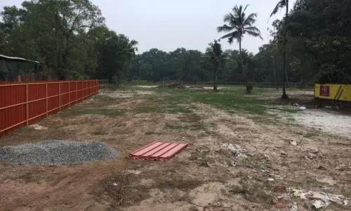 ദേശീയ പാത അതോറിറ്റിയുടെ ഭൂമി സ്വകാര്യ വ്യക്തി മണ്ണിട്ട് നികത്തുന്നതായി പരാതി ദേശീയ പാത അതോറിറ്റിയുടെ ഭൂമി സ്വകാര്യ വ്യക്തി മണ്ണിട്ട് നികത്തുന്നതായി പരാതി