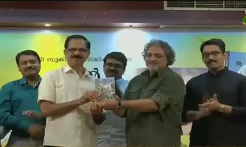 മണല് മഞ്ഞയില് നിന്ന് ഇലപ്പച്ചയിലേക്ക്; പ്രവാസ കഥകള് പ്രകാശനം ചെയ്തു മണല് മഞ്ഞയില് നിന്ന് ഇലപ്പച്ചയിലേക്ക്; പ്രവാസ കഥകള് പ്രകാശനം ചെയ്തു