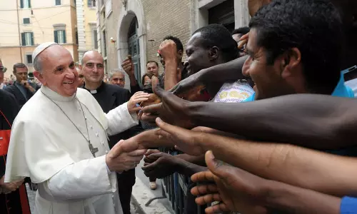 അഭയാര്ഥികളുടെയും കുടിയേറ്റക്കാരുടെയും പ്രശ്നങ്ങള് ഏറ്റവും വലിയ ദുരന്തമെന്ന് ഫ്രാന്സിസ് മാര്പാപ്പ അഭയാര്ഥികളുടെയും കുടിയേറ്റക്കാരുടെയും പ്രശ്നങ്ങള് ഏറ്റവും വലിയ ദുരന്തമെന്ന് ഫ്രാന്സിസ് മാര്പാപ്പ